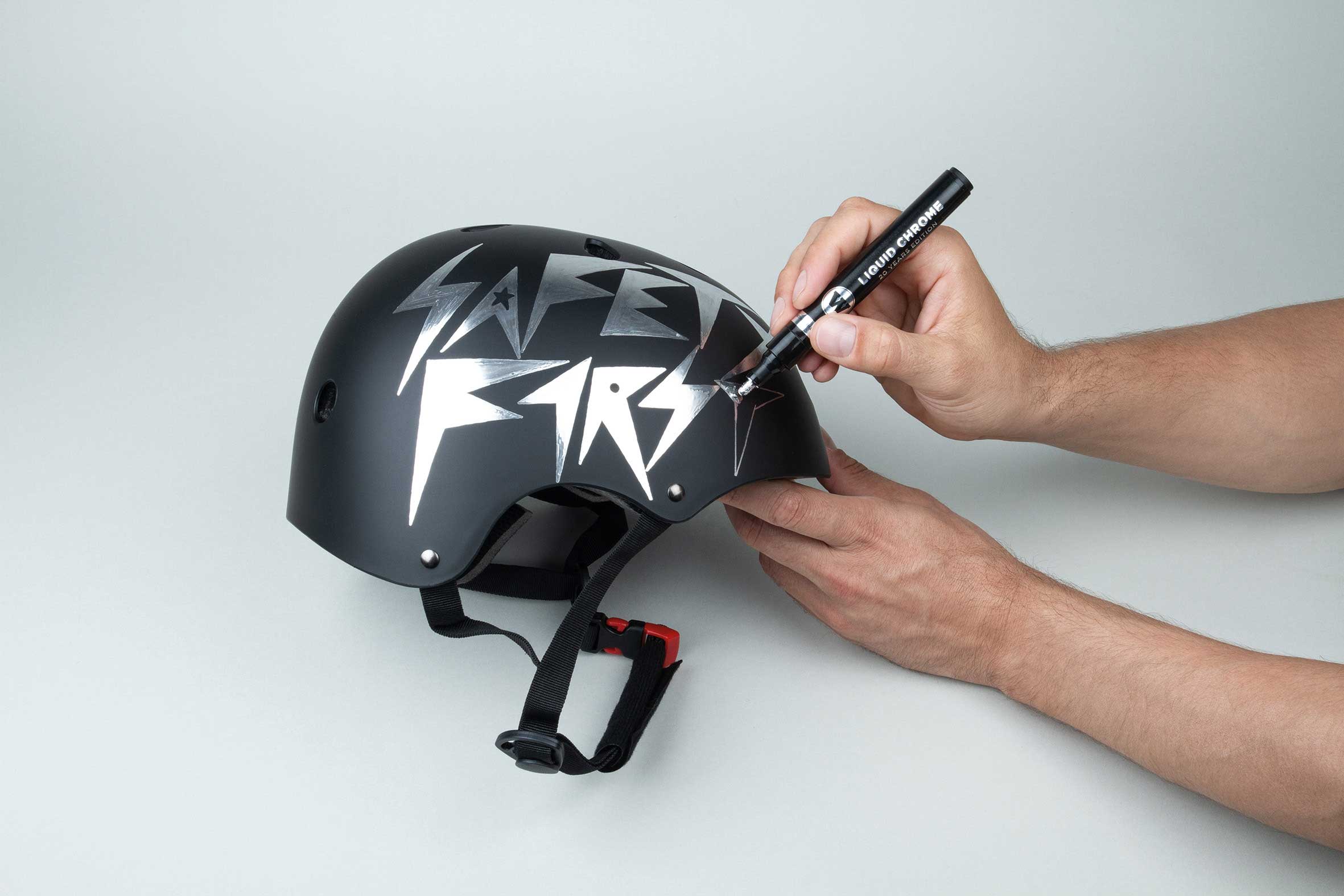 MOLOTOW-Liquid-Chrome-Marker-Spiegeleffekt-Künstlerbedarf-yanik-shop.de